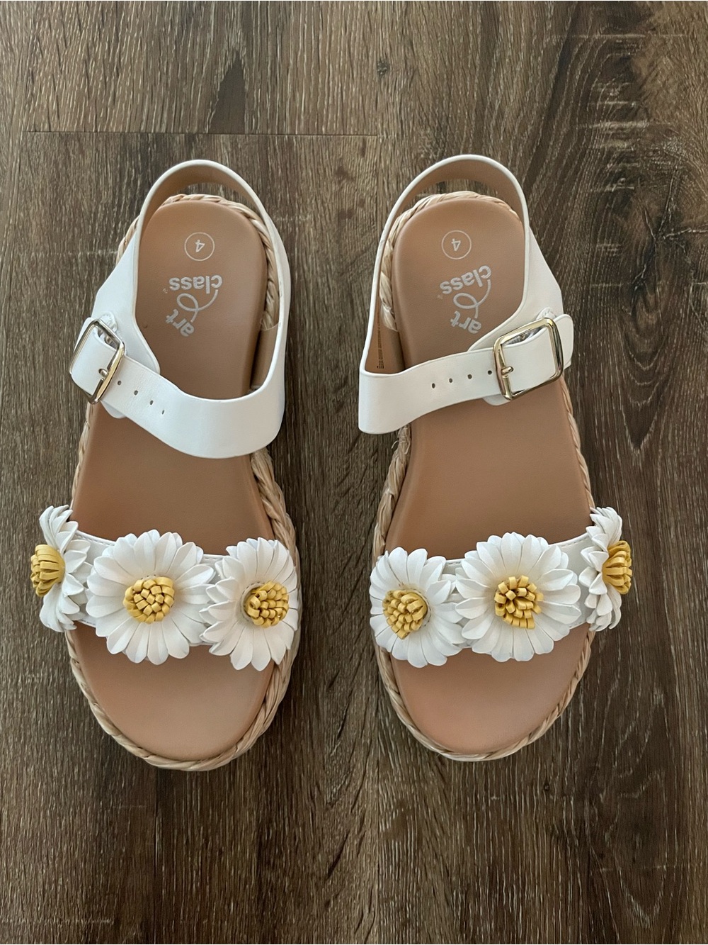 art class White Daisy Accent Girls' Sandals with Yellow Centers